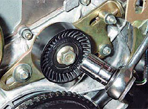 Шевроле нива размер ремня генератора с гуром без кондиционера и регулировки натяжения и замена ремня привода вспомогательных агрегатов после шевроле нива 2004 года