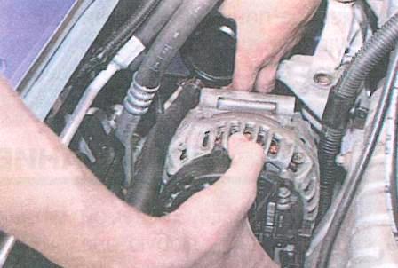 Снятие генератора Renault Logan
