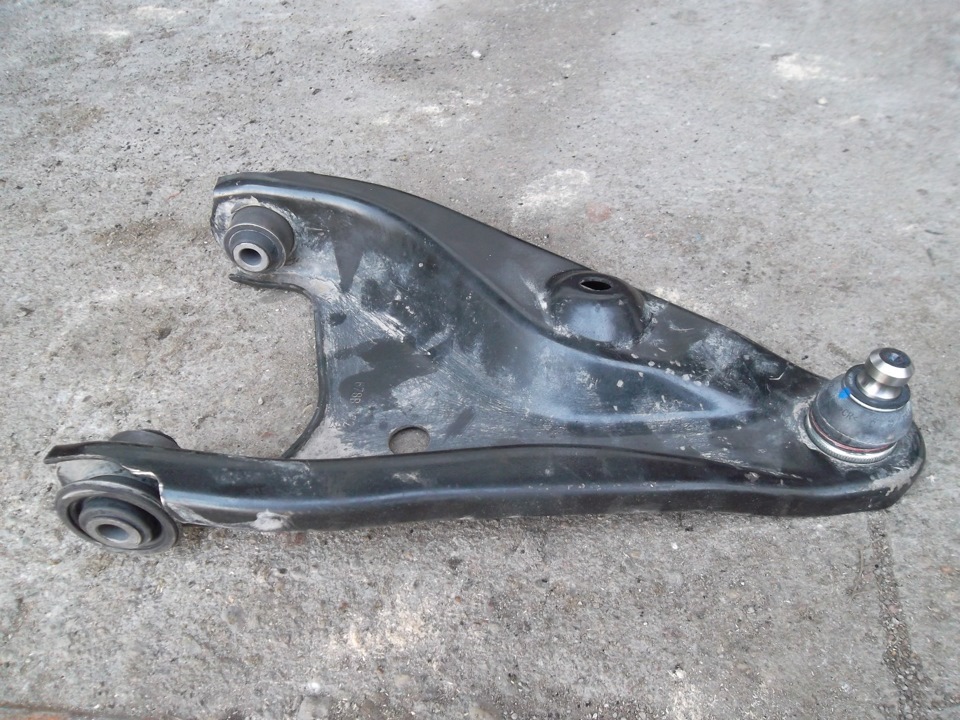 Рычаг подвески Renault Logan