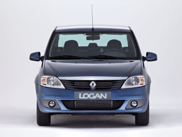 Renault Logan вид спереди