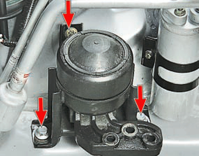 Три болта крепления правой опоры силового агрегата к лонжерону и брызговику Chery Tiggo
