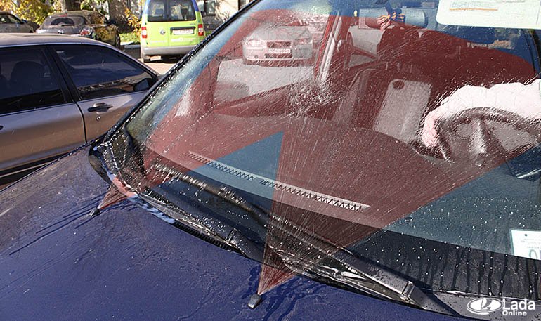 Демонстрация работы омывателя ветрового стекла Lada Kalina