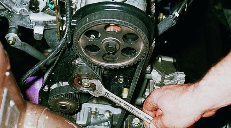 Гайка крепления натяжного ролика Lada Largus