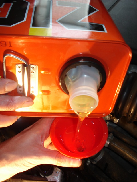 Доливка трансмиссионного масла в коробку передач Лада Гранта (ВАЗ 2190)