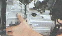 Снятие коробки передач Lada Largus