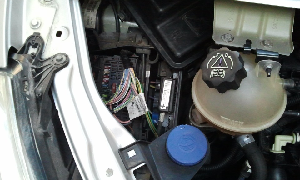 Коробка с предохранителями без крышки Fiat Scudo