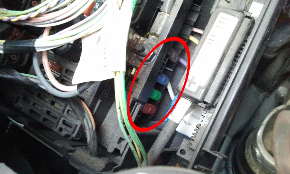 Предохранители вентиляторов охлаждения Fiat Scudo