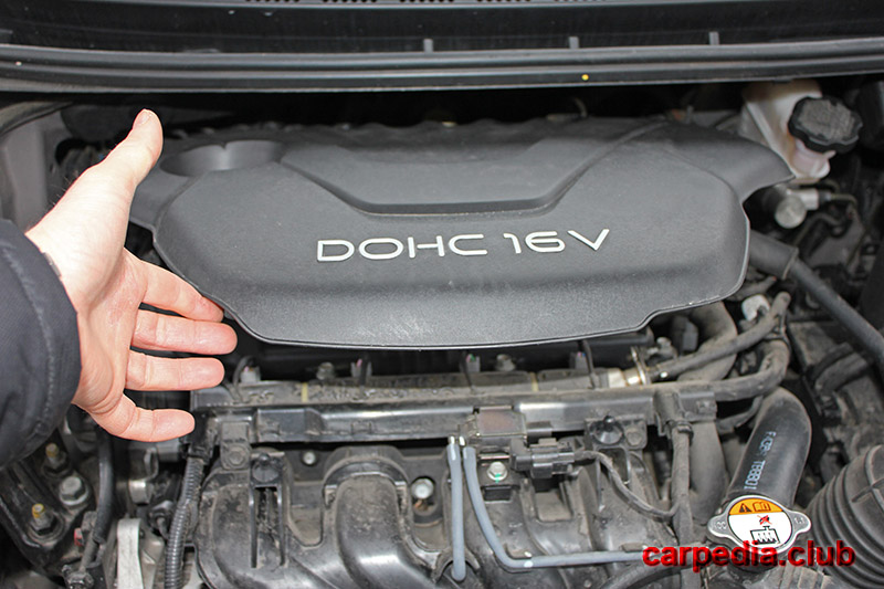 Снять крышку двигателя на автомобиле Hyundai Elantra J5 MD
