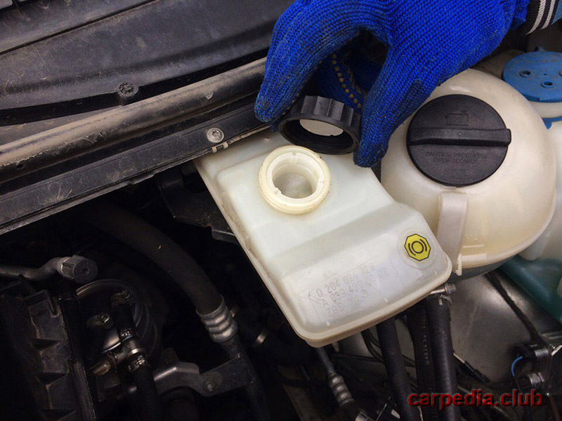Проверка Уровня И Доливка Тормозной Жидкости Mercedes-Benz Vito Ii W639 2003 - 2014
