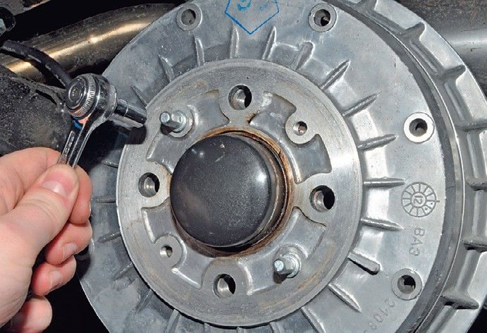 Штифты крепления тормозного барабана Lada Kalina