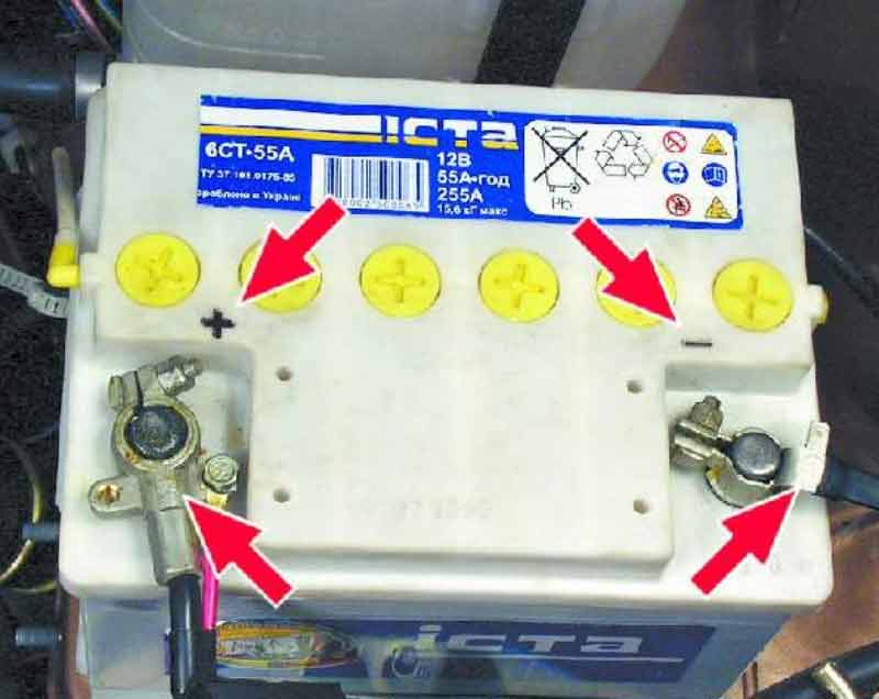 Плюс минус в машине аккумулятор. Аккумулятор автомобильный плюс и минус. Минусовая клемма ВАЗ 2108. Клеммы АКБ плюс и минус. Клемма плюс минус на аккумулятор.