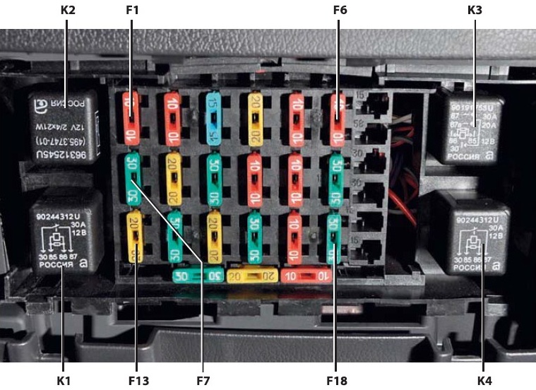 Расположение предохранителей и реле на наружной стороне монтажного блока Daewoo Nexia N150