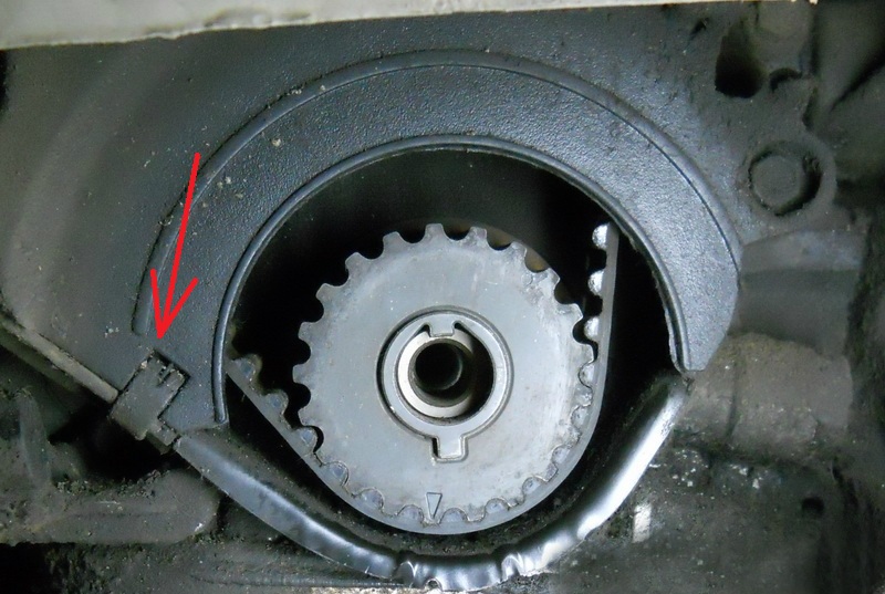 Защелка нижней передней крышки ремня привода ГРМ двигателя F16D3 Daewoo Nexia N150