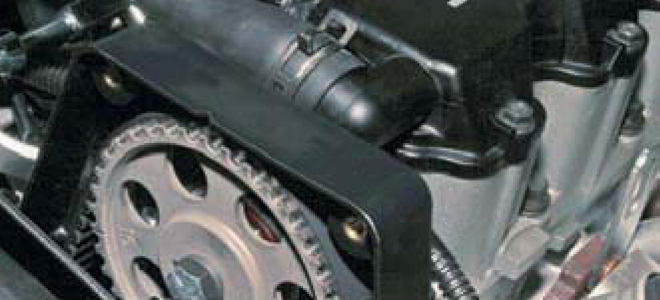 Отведение передней крышки от задней ремня привода ГРМ двигателя A15SMS Daewoo Nexia N150