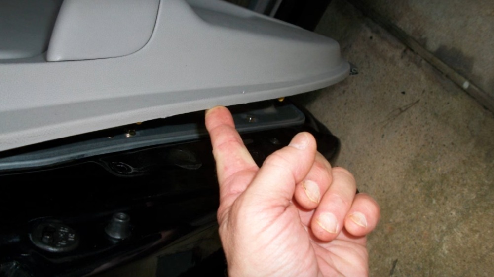 Снятие обивки передней двери Hyundai Accent MC