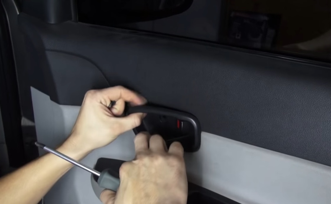 Разборка и снятие двери Hyundai Elantra правильно