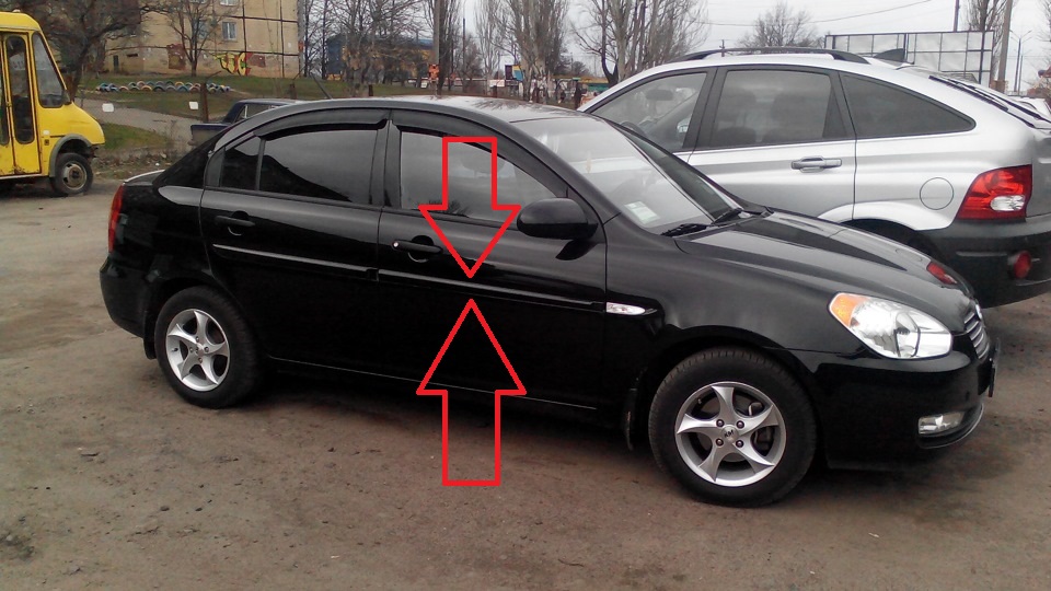 Расположение защитного молдинга на автомобиле Hyundai Accent MC