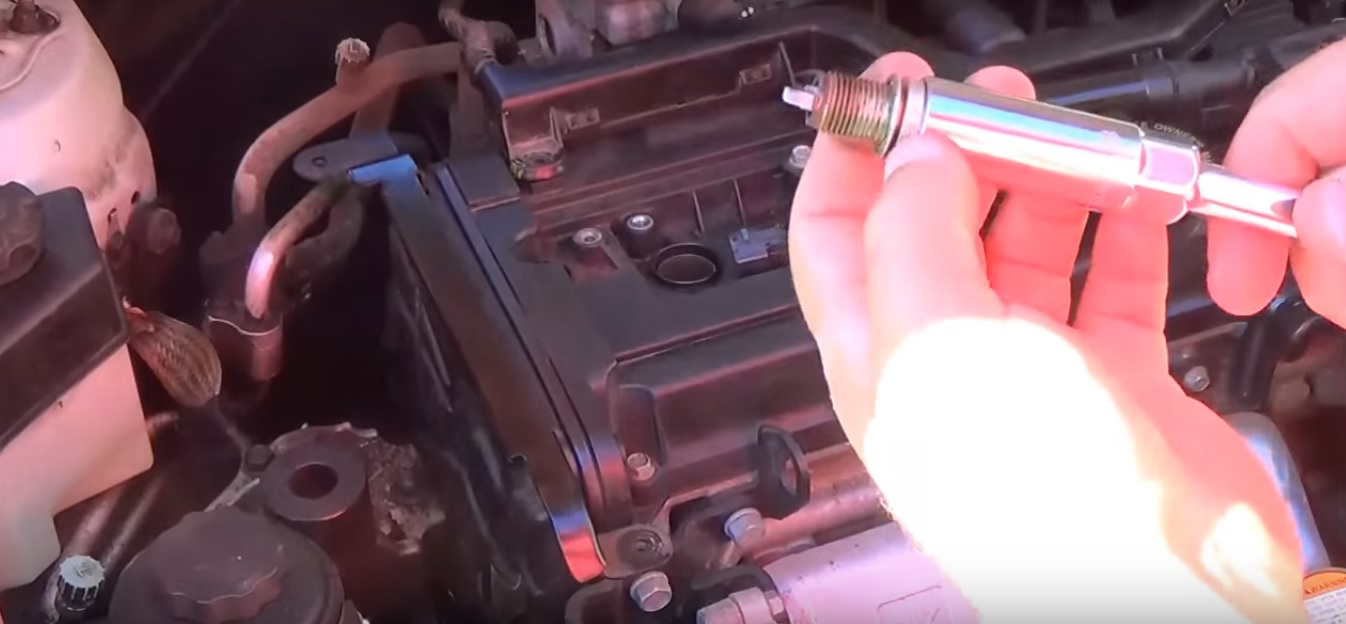 Достать свечу из колодца на 1.6л двигателе на автомобиле Hyundai Accent MC