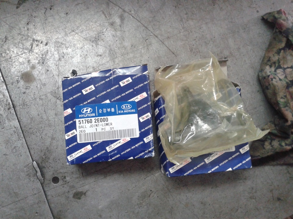 Шаровая опора 51760-2E000 на автомобиле Hyundai Tucson 2004-2010