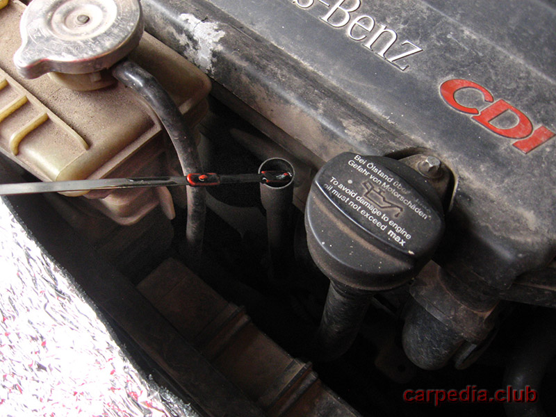 Вставить масляный щуп двигателя Mercedes Vito I W638 1996 - 2003