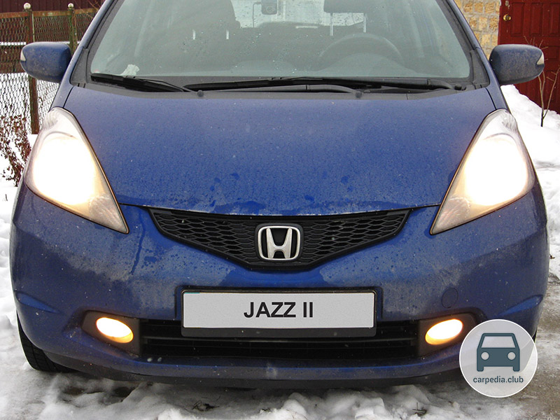 Включенные лампы габаритного фонаря Honda Jazz II