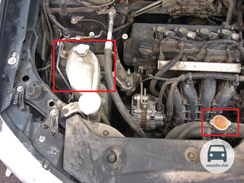 Расположение расширительного бачка и горловины радиатора системы охлаждения двигателя Mitsubishi ASX