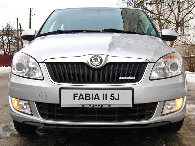 Включенные лампы дневного режима освещения Skoda Fabia II