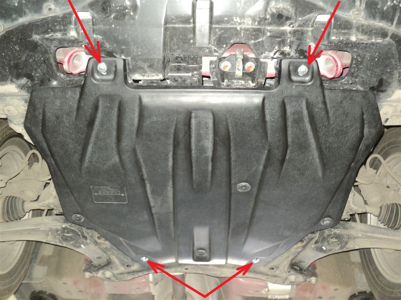 Размещение болтов крепления защиты поддона картера двигателя Mitsubishi Outlander XL
