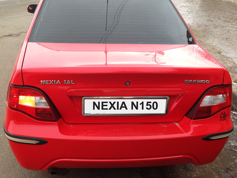 Включенная лампа указателя поворота Daewoo Nexia N150