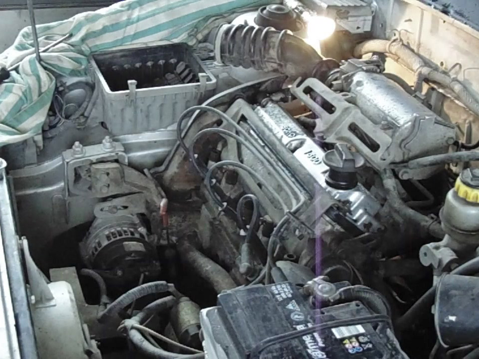 Двигатель со снятым декоративным кожухом Daewoo Sens