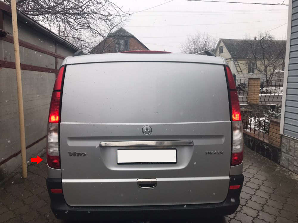 Задний противотуманный фонарь на автомобиле Mercedes-Benz Vito W639