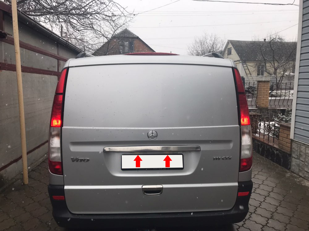 Лампы освещения номерного знака на автомобиле Mercedes-Benz Vito W639