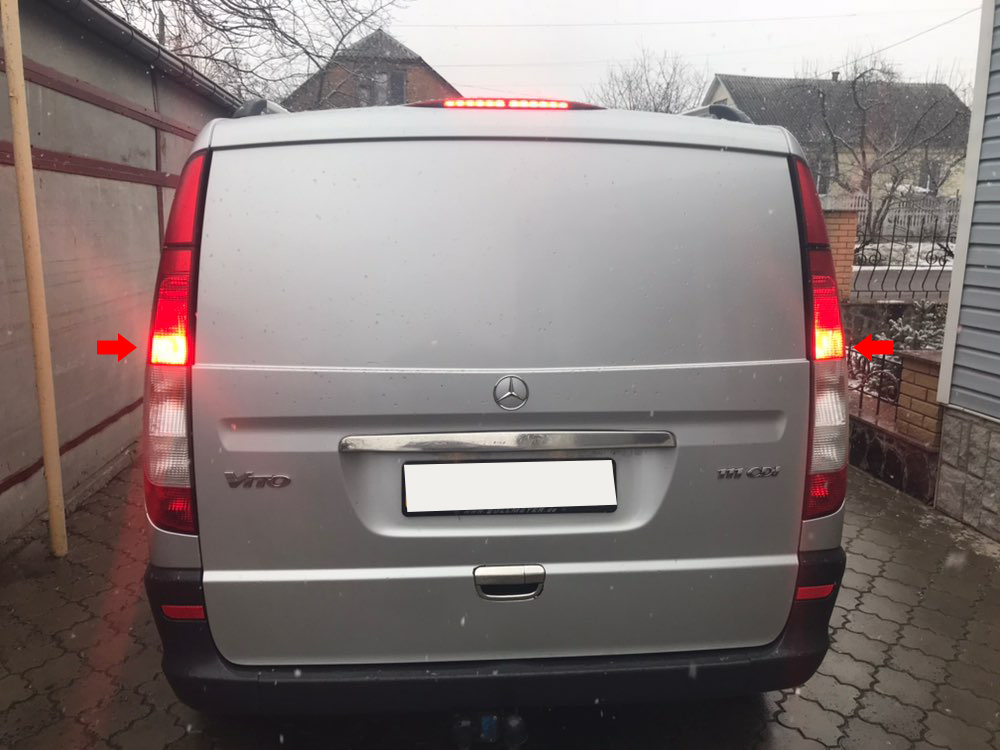 Лампы стоп-сигнала на автомобиле Mercedes-Benz Vito W639