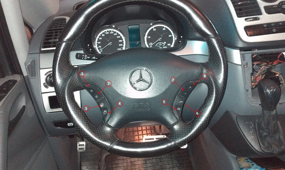 Рулевое колесо на автомобиле Mercedes-Benz Vito W639