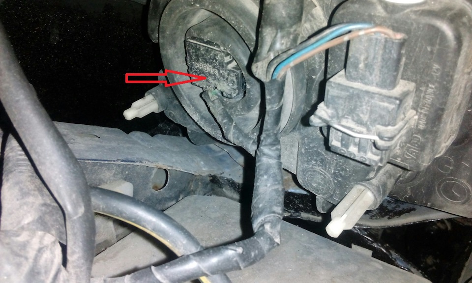 Замена лампы ближнего и дальнего света Nissan Note 2004 - 2012