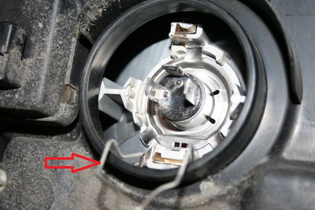 Замена лампы ближнего и дальнего света Nissan Note 2004 - 2012