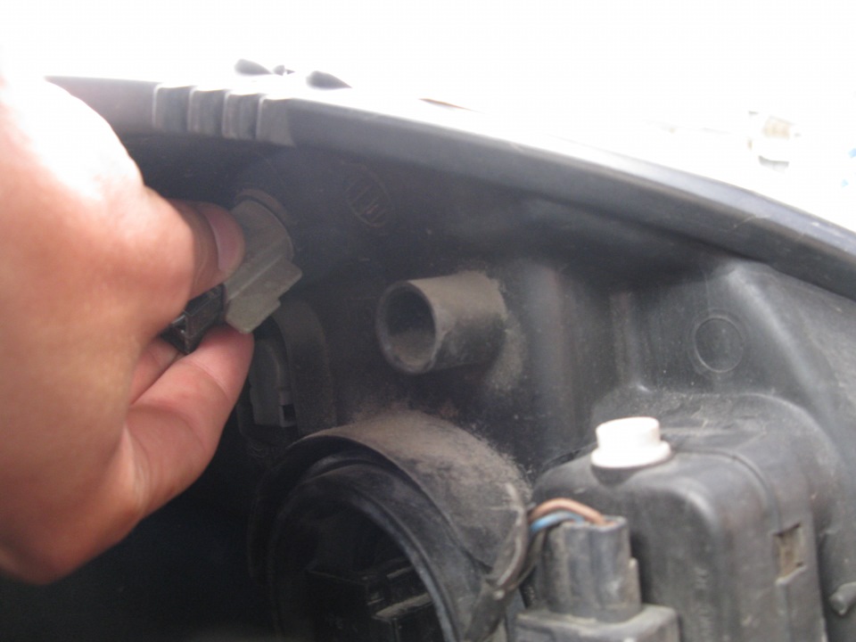 Замена габаритных лампочек Nissan Note 2004 - 2012