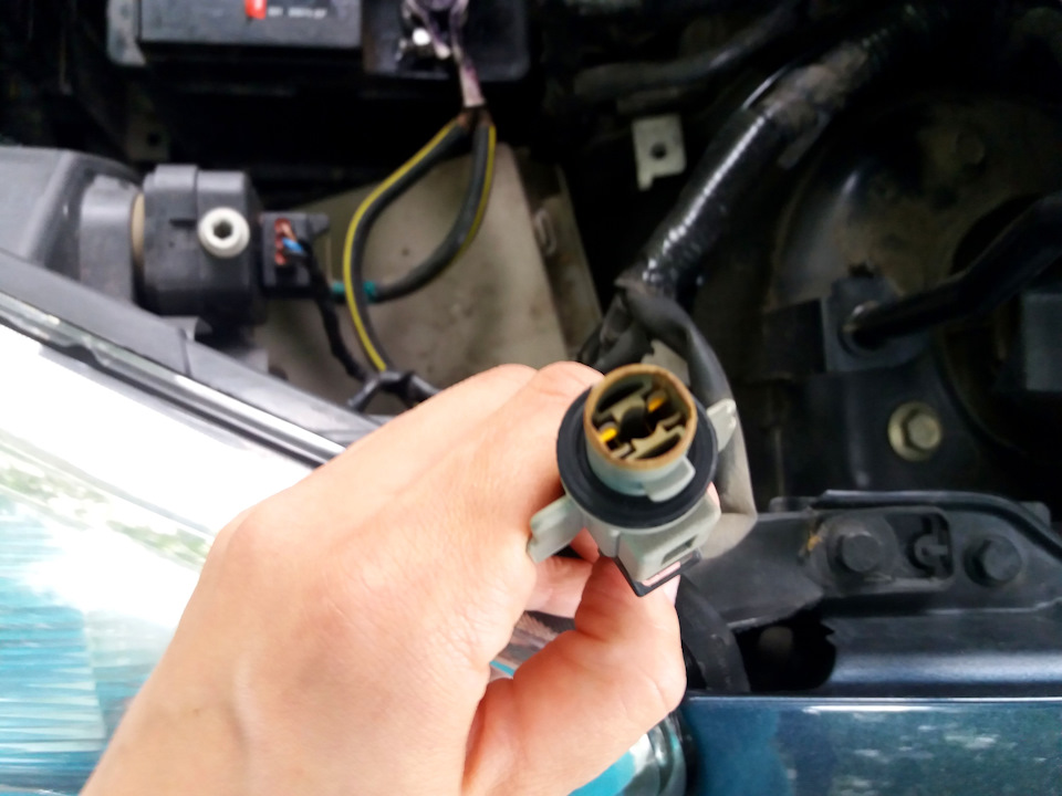 Замена габаритных лампочек Nissan Note 2004 - 2012