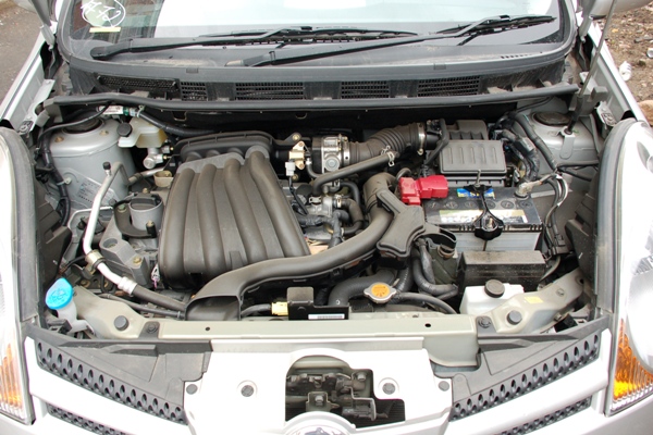 Замена передней лампы указателя поворота Nissan Note 2004 - 2012