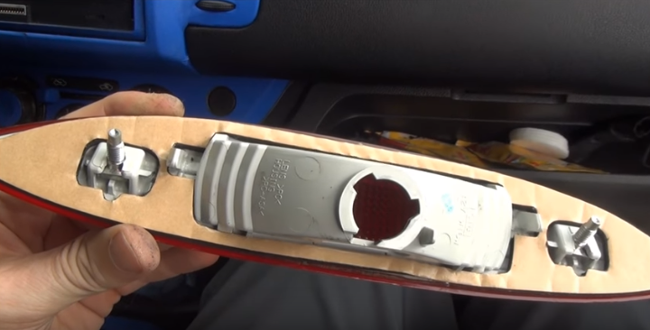 Снятие и замена дополнительного стоп-сигнала Nissan Note 2004 - 2012