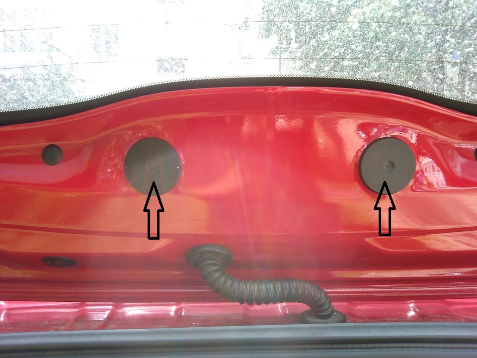 Снятие и замена дополнительного стоп-сигнала Nissan Note 2004 - 2012