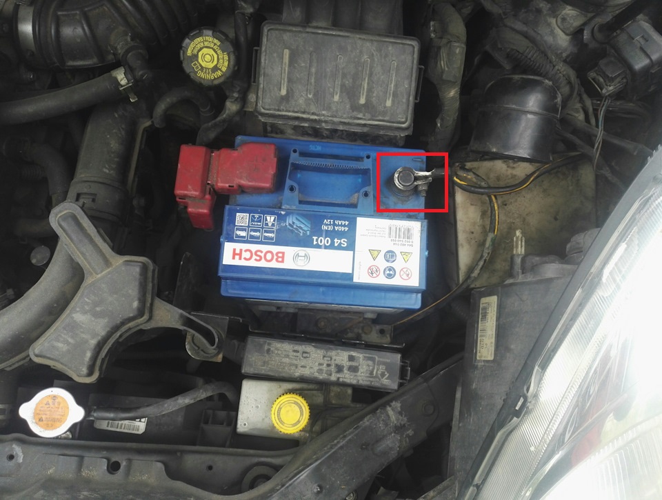 Проверка и замена датчика массового расхода воздуха Nissan Note 2004 - 2012