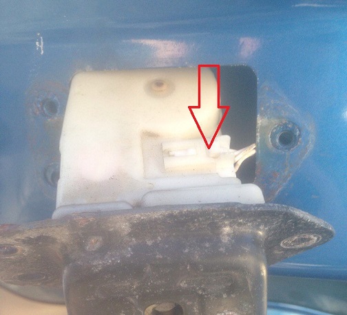 Замена замка крышки багажника Nissan Note 2004 - 2012