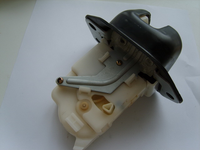 Замена замка крышки багажника Nissan Note 2004 - 2012