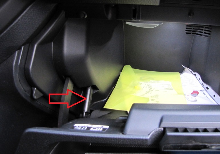 Снятие и установка бардачка Nissan Note 2004 - 2012