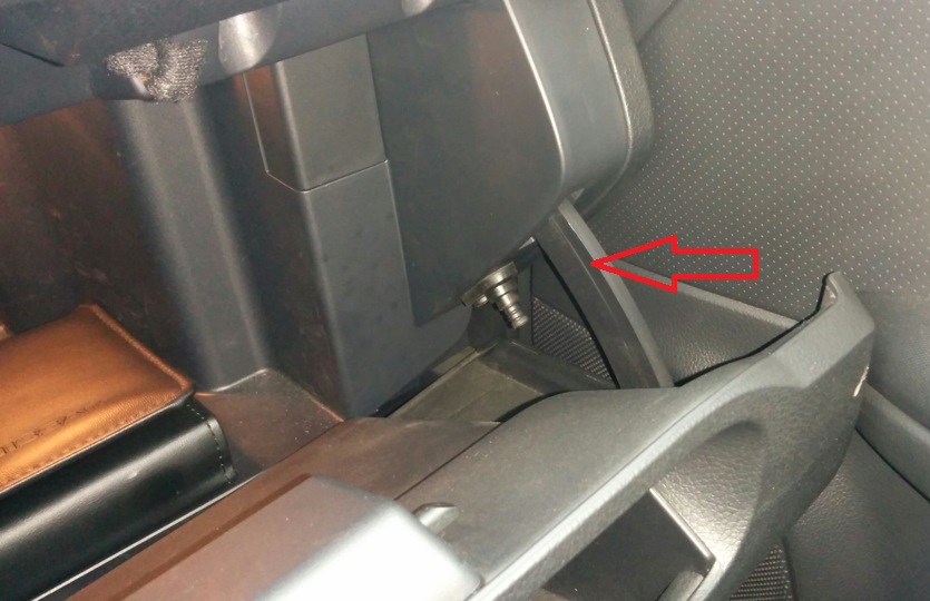 Снятие и установка бардачка Nissan Note 2004 - 2012