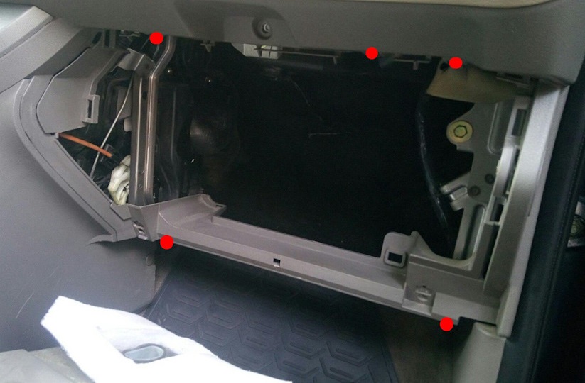 Снятие и установка бардачка Nissan Note 2004 - 2012