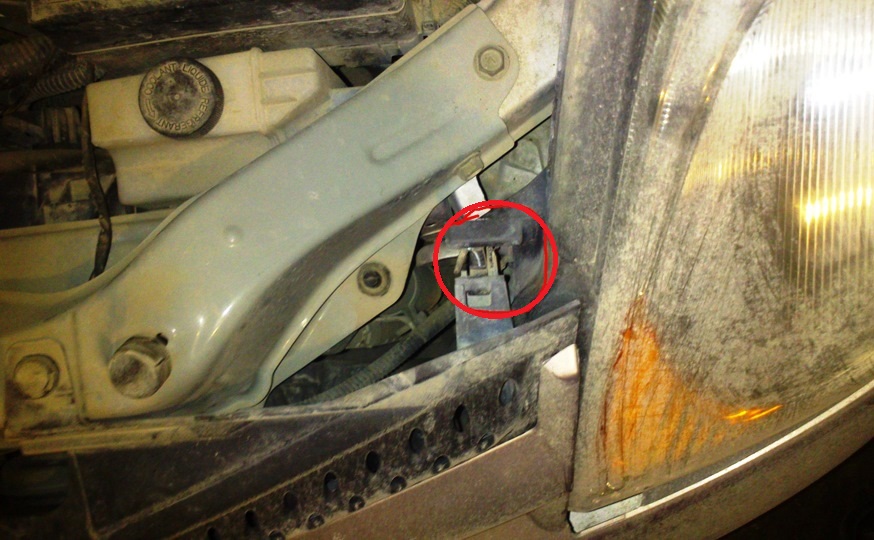 Снятие и установка переднего бампера Nissan Note 2004 - 2012