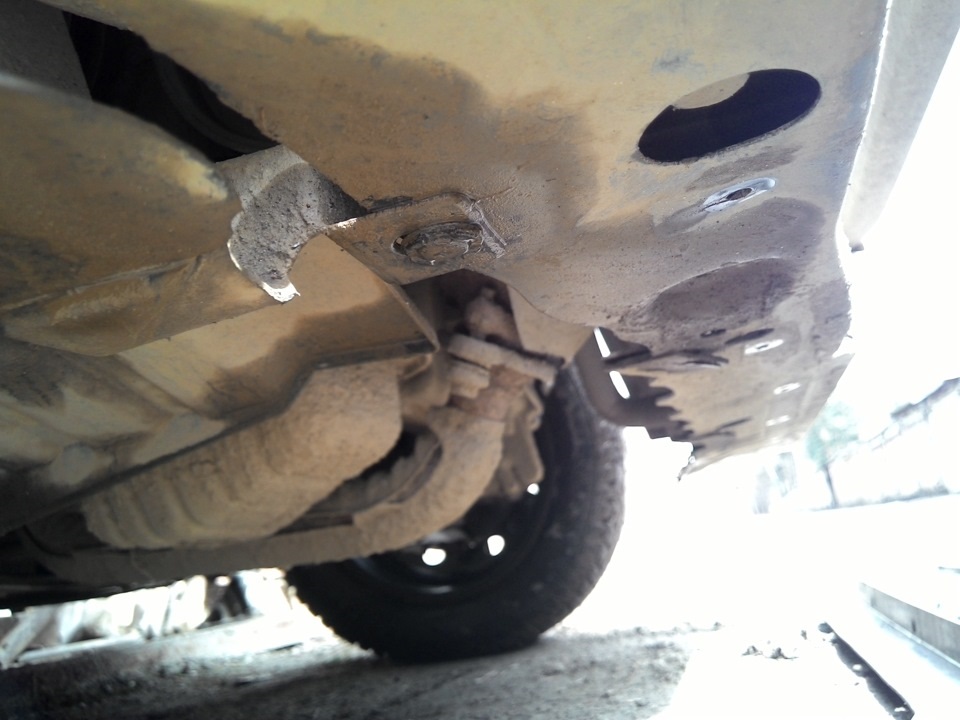 Снятие и установка переднего бампера Nissan Note 2004 - 2012