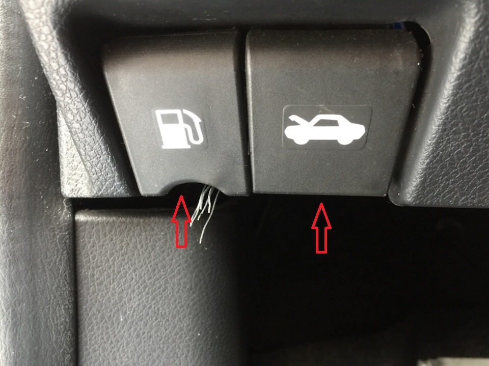 Снятие и установка замка капота и его привода на Nissan Note 2004 - 2012